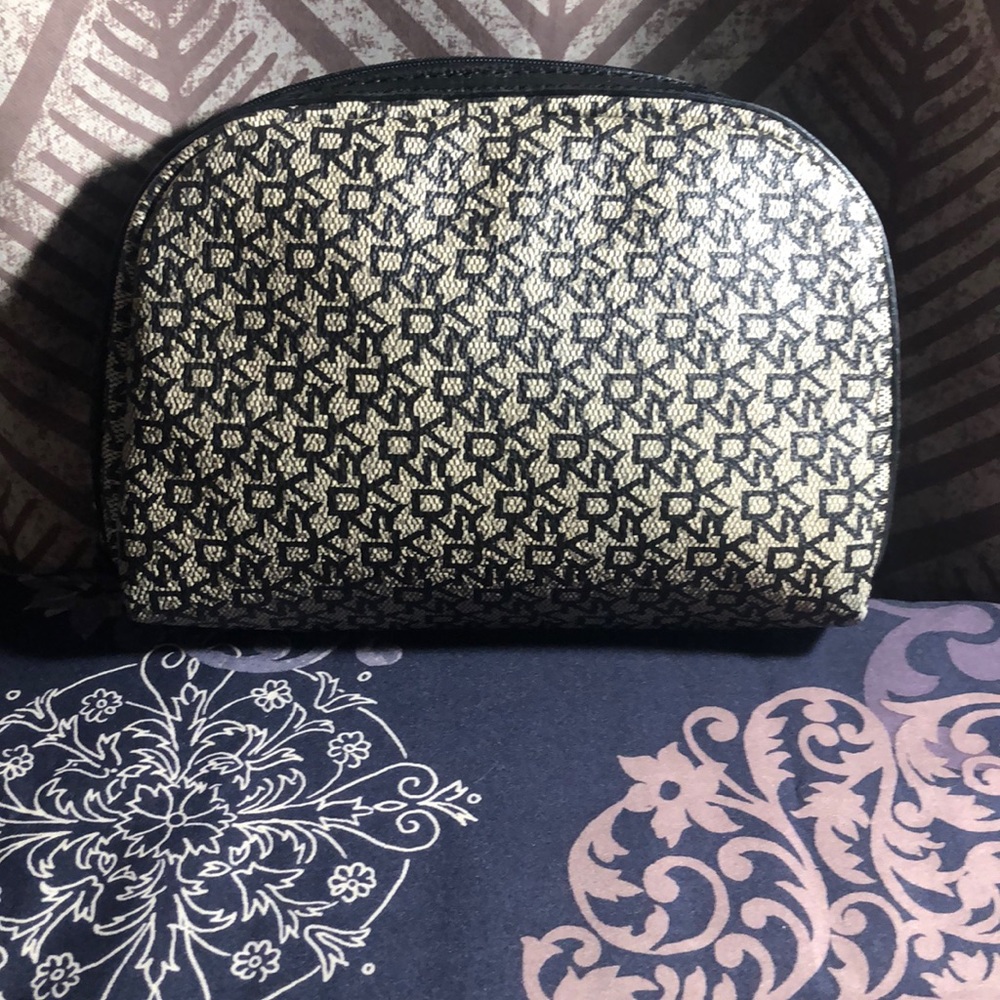DKNY Cosmetic carry bag